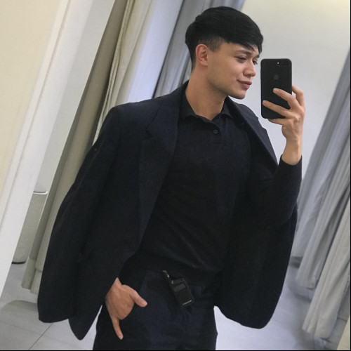 Jhonatan G.
