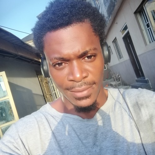 Tobi  B.