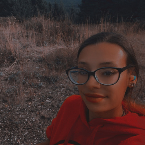 Desi M.
