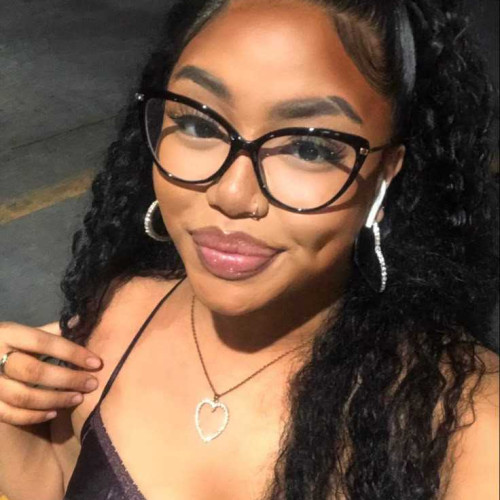 Mia M.